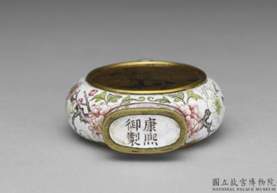 图片[4]-Copper-body painted enamel snuff bottle with a Maki-e floral lacquer inlay, Qing dynasty, Kangxi reign (1662-1722)-China Archive